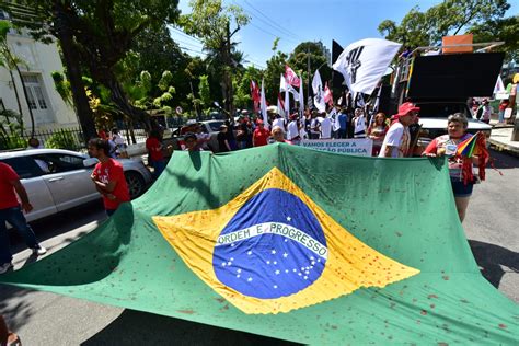 Grito Dos Exclu Dos Leva Milhares De Pessoas S Ruas Do Recife