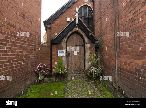 Tenbury Wells' Old Museum in Cross Street Stock Photo - Alamy