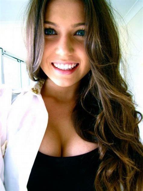 Girls with Beautiful Smiles (32 pics)