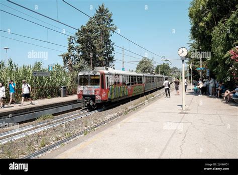 Los Graffitis De Los Trenes Tur Sticos De La L Nea De Sorrento A