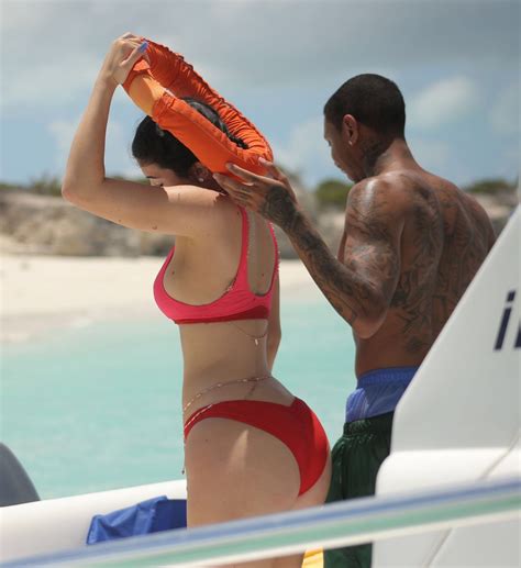 Kylie Jenner In Bikini Celebrates Her 19th Birthday At A Beach In Turks