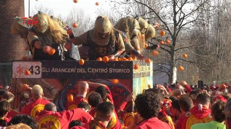 Battaglia Arance Carri E Vs Diavoli Aranceri Carnevale Ivrea