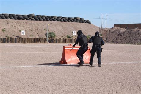 Polic As Se Capacitan En Su Campo De Tiro