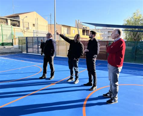 El Ayuntamiento acomete la rehabilitación de un patio en el CEIP Monte