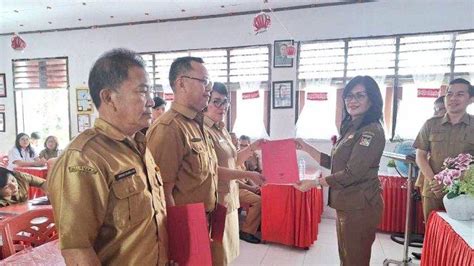 Serahkan SK 3 Kepala Sekolah SMP Ini Pesan Sekda Minahasa Lynda