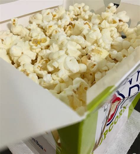 The Gluten & Dairy-Free Review Blog: SkinnyPop Microwave Popcorn Review