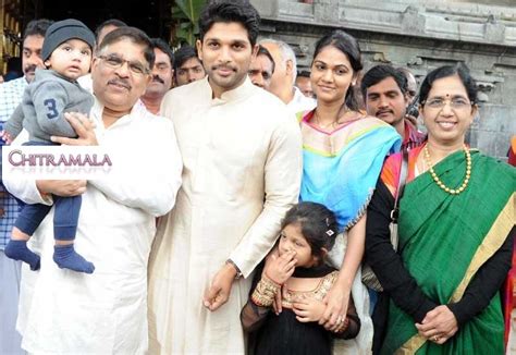 Allu Arjun with his son Ayaan at Tirumala