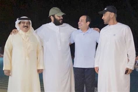 صورة تجمع السيسي مع بن سلمان وبن زايد وحمد بن عيسى