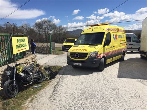 Herido Grave Un Motorista Tras Chocar Contra Un Camión De Reparto Miracorredor