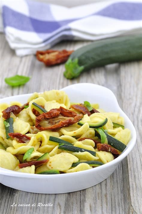 Orecchiette Con Zucchine E Pomodori Secchi Ricetta