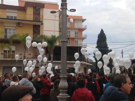 Palloncini Bianchi E Lacrime A Floridia Per L Ultimo Saluto A Victor