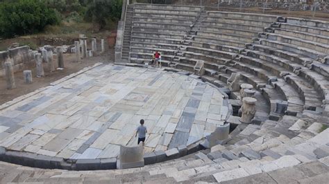 Metropolis Antik Tiyatrosu Konumu Foto Raflar Ve Hakk Ndaki