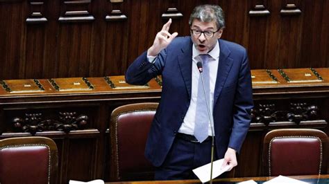 Giorgetti Dire Ai Banchieri Di Sacrificarsi Non Mi Pare Una Bestemmia