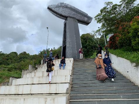 Miris Monumen KM Sinar Bangun Di Tigaras Tidak Terawat Dan Kumuh