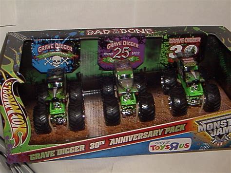 Amazon 2012 Hot Wheels Monster Jam Anniversary Set GRAVE DIGGER 3