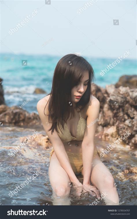 Sexy Woman White Black Bikini On库存照片 Shutterstock