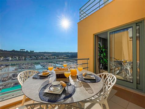 Luxury 1 Bedroom, Apartment Marina de Albufeira near Old Town - Home Rental in Albufeira