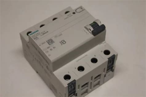 SIEMENS 5SV3 346 4 E2 SIQUENCE RCCB Allstromsensitiv FI Schalter 63A