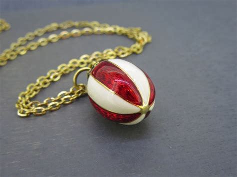 Vintage Joan Rivers USA Flag Enamel Egg Pendant Neckl Gem