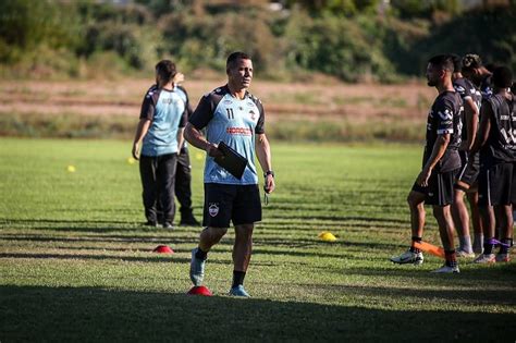 Técnico Kamar faz mistério sobre formação do River contra o Flu PI e