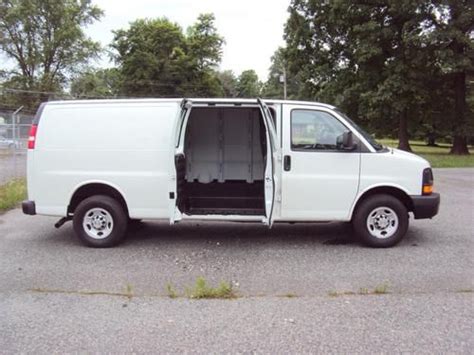 Purchase Used 2010 Chevrolet Express 2500 Screen White Cargo Van Small