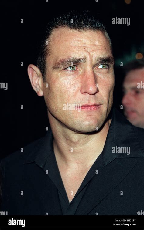 VINNIE JONES . "SNATCH" LA PREMIER HOLLYWOOD LA USA 18 February 2001 Stock Photo - Alamy