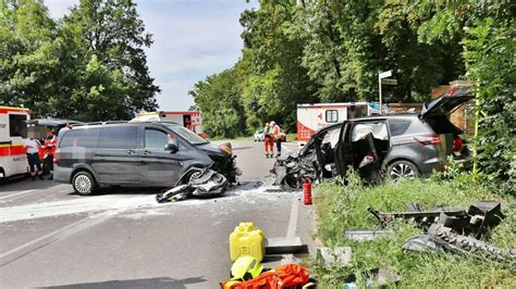 Vier Schwerverletzte Bei Frontalzusammensto