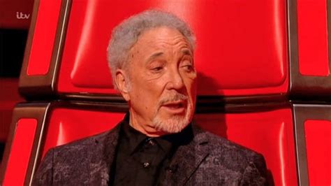 The Voice Uk 2019 Sir Tom Jones Emotional Moment Has Viewers In Tears