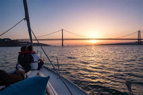 Lisboa Passeio De Barco De 1 Ou 2 Horas No Rio Tejo Getyourguide