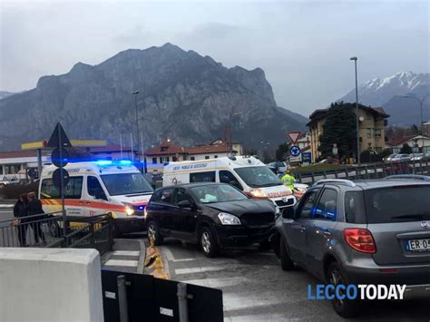 Foto Malgrate Incidente Sulla Provinciale Due Coinvolte