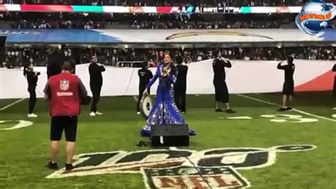 Ana B Rbara Se Equivoca Al Cantar El Himno Nacional Mexicano