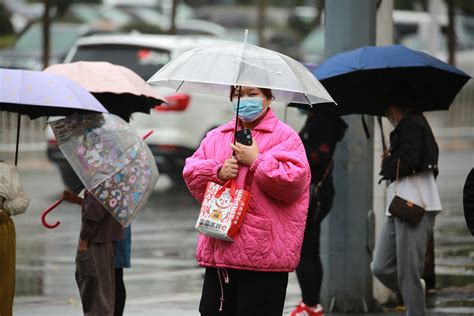 中央气象台：寒潮来袭中东部气温大幅跳水，南方高温终结在即凤凰网