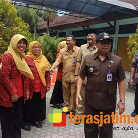 Bupati Blitar Bagikan 549 Sertifikat Hasil Program PTSL Teras Jatim