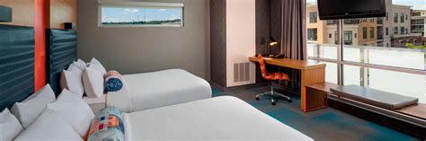 Hotel Rooms & Suites in Homewood AL | Aloft Birmingham Soho Square