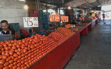 Canasta básica sale en menos de mil pesos en Tianguis de la Feria El