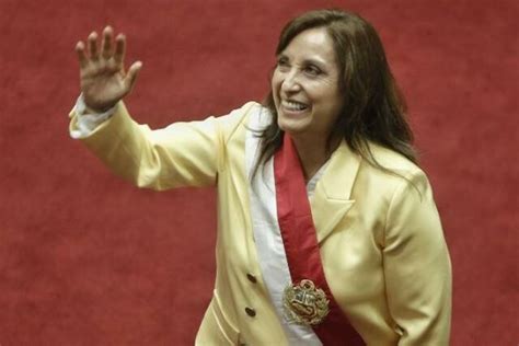 Dina Boluarte Se Convierte En La Primera Mujer Presidenta De Perú Tras