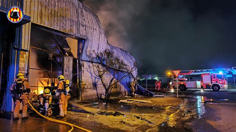 Sucesos Un Incendio Calcina Un Nave Industrial De Una Empresa De