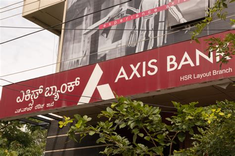 Icici Yes Axis Bank Hdfc Shares Rise Ahead Of The Rbi Decision