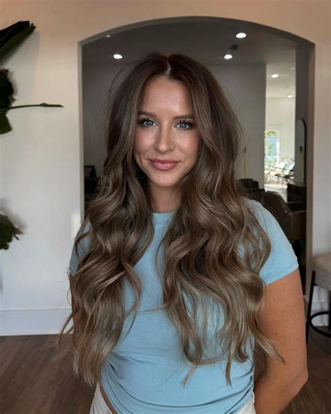 Celebrities are obsessed with this chestnut hair color transition 4