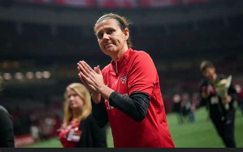 Football féminin Christine Sinclair meilleure buteuse du monde met un