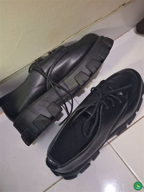 Sepatu Hitam Docmart Fesyen Wanita Sepatu Di Carousell