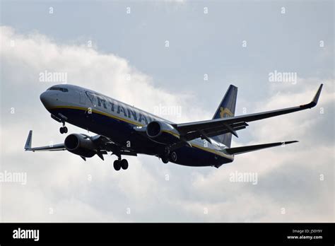 EI FZJ Ryanair Boeing 737 800 Cn 44788 6359 On Final Approach To