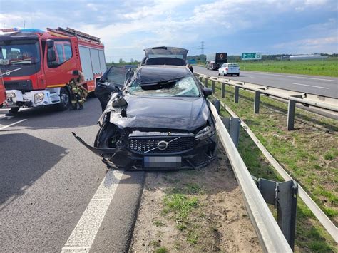 Wypadek Na Autostradzie A4 Zderzenie Mercedesa Z Volvo Dwie Osoby Ranne