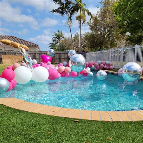 En el piso dirigir volumen decoracion para piscinas línea Reunión