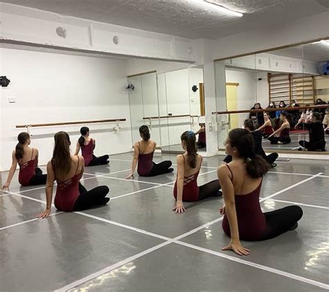 Lezione Aperta Dicembre Degli Allievi Della Scuola Danza Gestuale