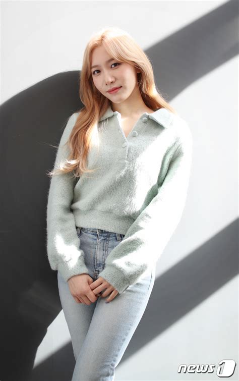 Laboum Jung Soyeon Sits Down For An Interview With News1 Kpopstarz