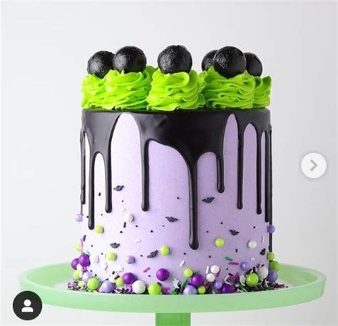 Pin By Lilyanna Loprotto On Cakes More Halloween Cake Decorating