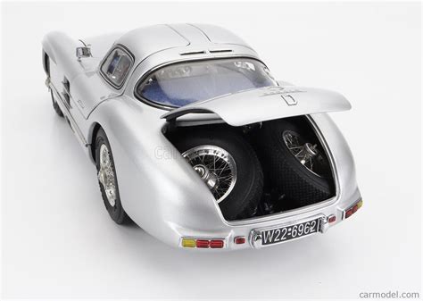 CMC M246 Scale 1 18 MERCEDES BENZ 300 SLR UHLENHAUT COUPE 1955 WITH