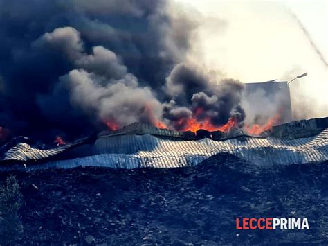 Incendio Nella Zona Industriale A Ridosso Della