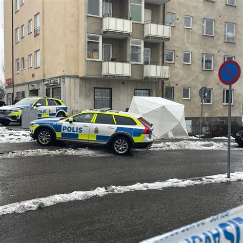 Förbipasserande Hittade Död Person I Bagarmossen Svt Nyheter